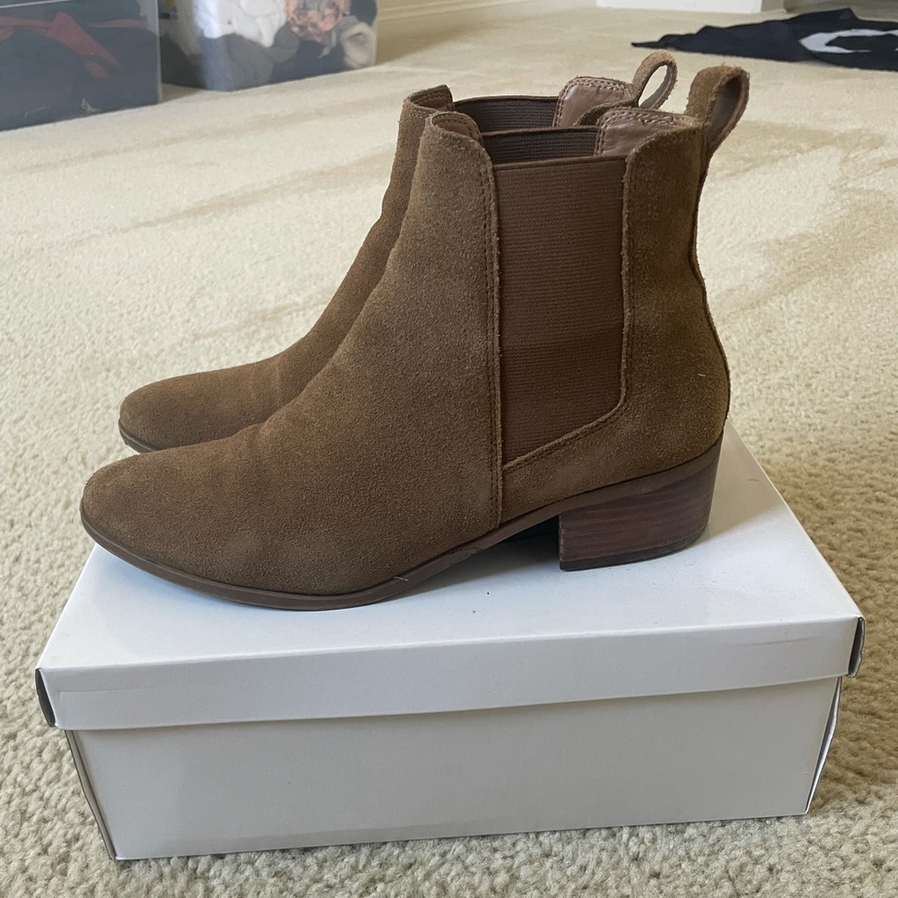 Steve Madden Dover Suede Booties size 9